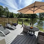 Pine Boutique With Hot Tub For Couples & Dog *