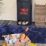 Casa vacanze Pine Boutique With Hot Tub For Couples & Dog