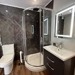 Pine Boutique With Hot Tub For Couples & Dog