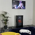 Pine Boutique With Hot Tub For Couples & Dog Holiday home *