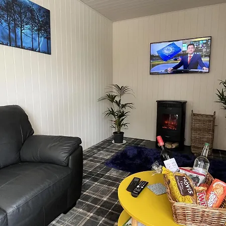 Pine Boutique With Hot Tub For Couples & Dog *