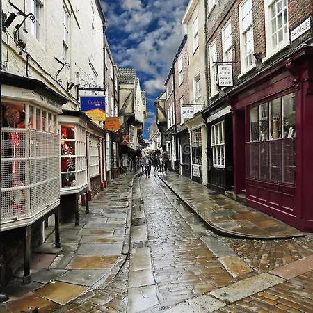 Pine Boutique With Hot Tub For Couples & Dog * York