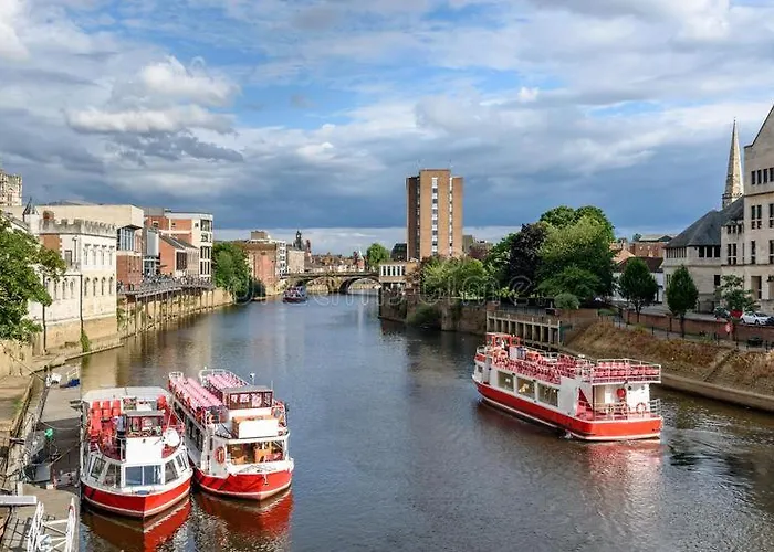 Pine Boutique With Hot Tub For Couples & Dog * York