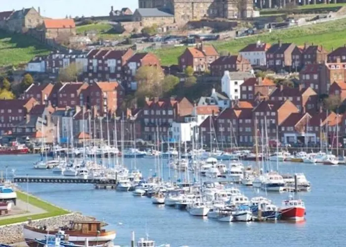 Pine Boutique With Hot Tub For Couples & Dog *