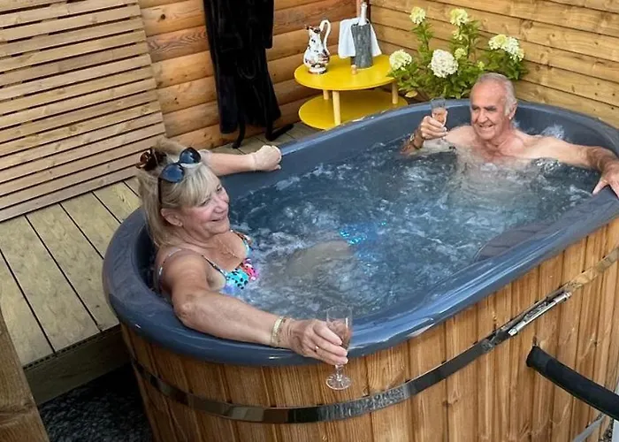 Pine Boutique With Hot Tub For Couples & Dog York
