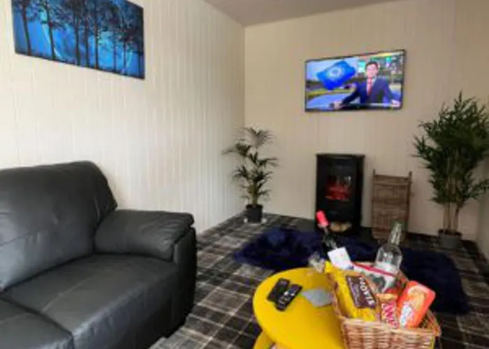 Pine Boutique With Hot Tub For Couples & Dog York