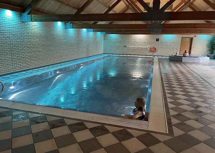 Pine Boutique With Hot Tub For Couples & Dog * York