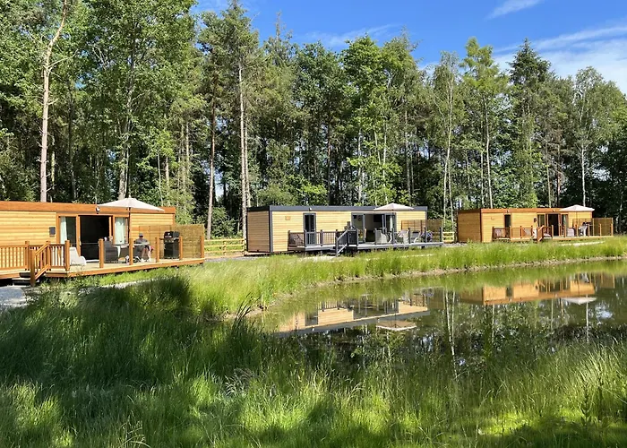 Pine Boutique With Hot Tub For Couples & Dog