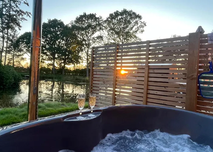 Pine Boutique With Hot Tub For Couples & Dog * York