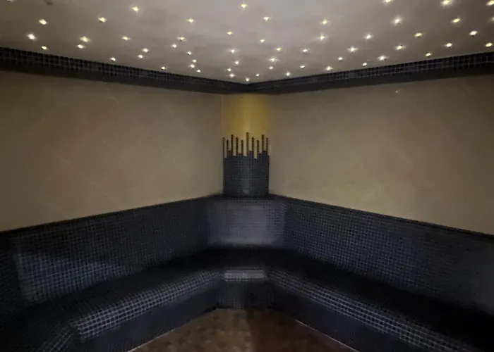 Pine Boutique With Hot Tub For Couples & Dog