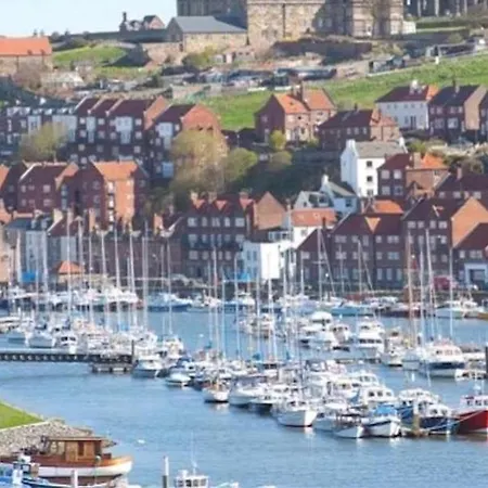 Pine Boutique With Hot Tub For Couples & Dog *