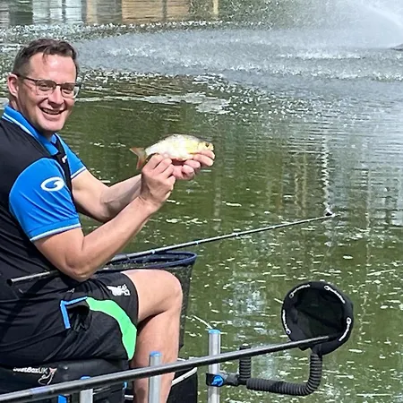 Dom wakacyjny Pine Boutique With Hot Tub For Couples & Dog York