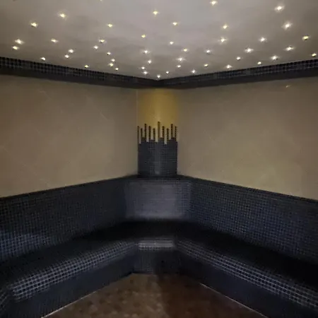 Pine Boutique With Hot Tub For Couples & Dog